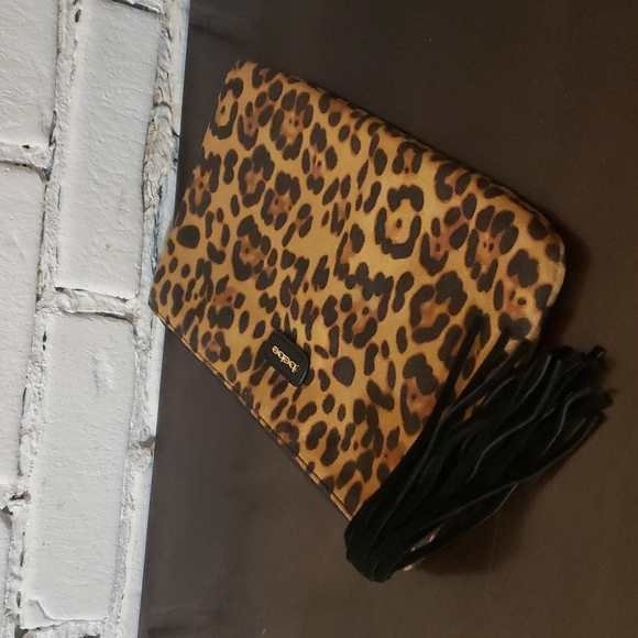 bebe lovely leopard-print clutch suede finish with tassle  NWOT - Picture 5 of 5